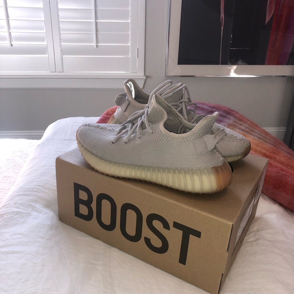YEEZY BOOST 350 V2